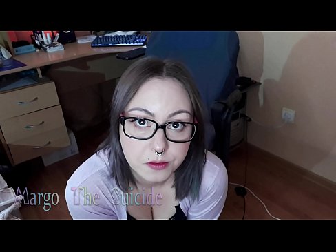 ❤️ Une fille sexy avec des lunettes suce profondément un gode devant la caméra Porno anal at us ﹏